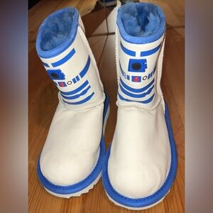New w/out tag UGG X Star Wars Kids Classic R2-D2 Limited Edition Boots Toddler12